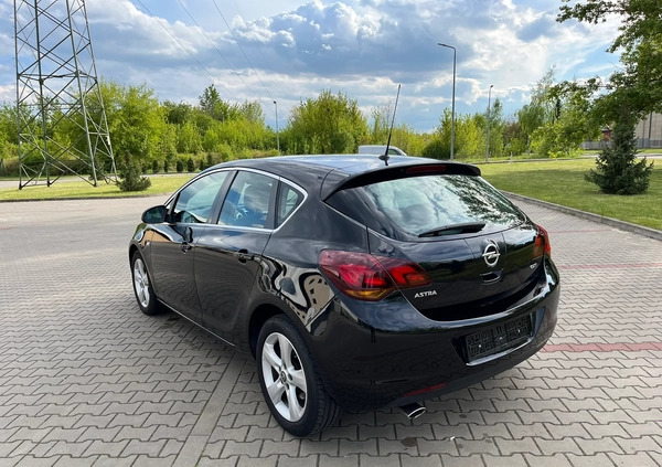 Opel Astra cena 16900 przebieg: 210000, rok produkcji 2009 z Radom małe 232